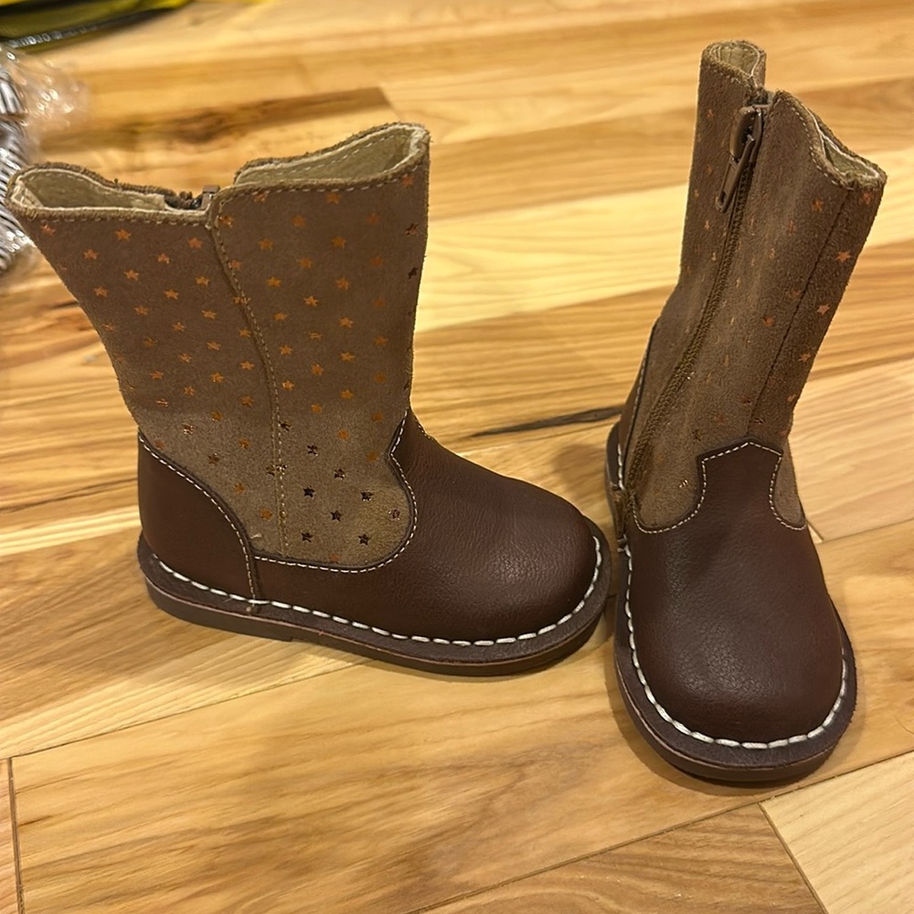 EUC Livie & Luca size 4.